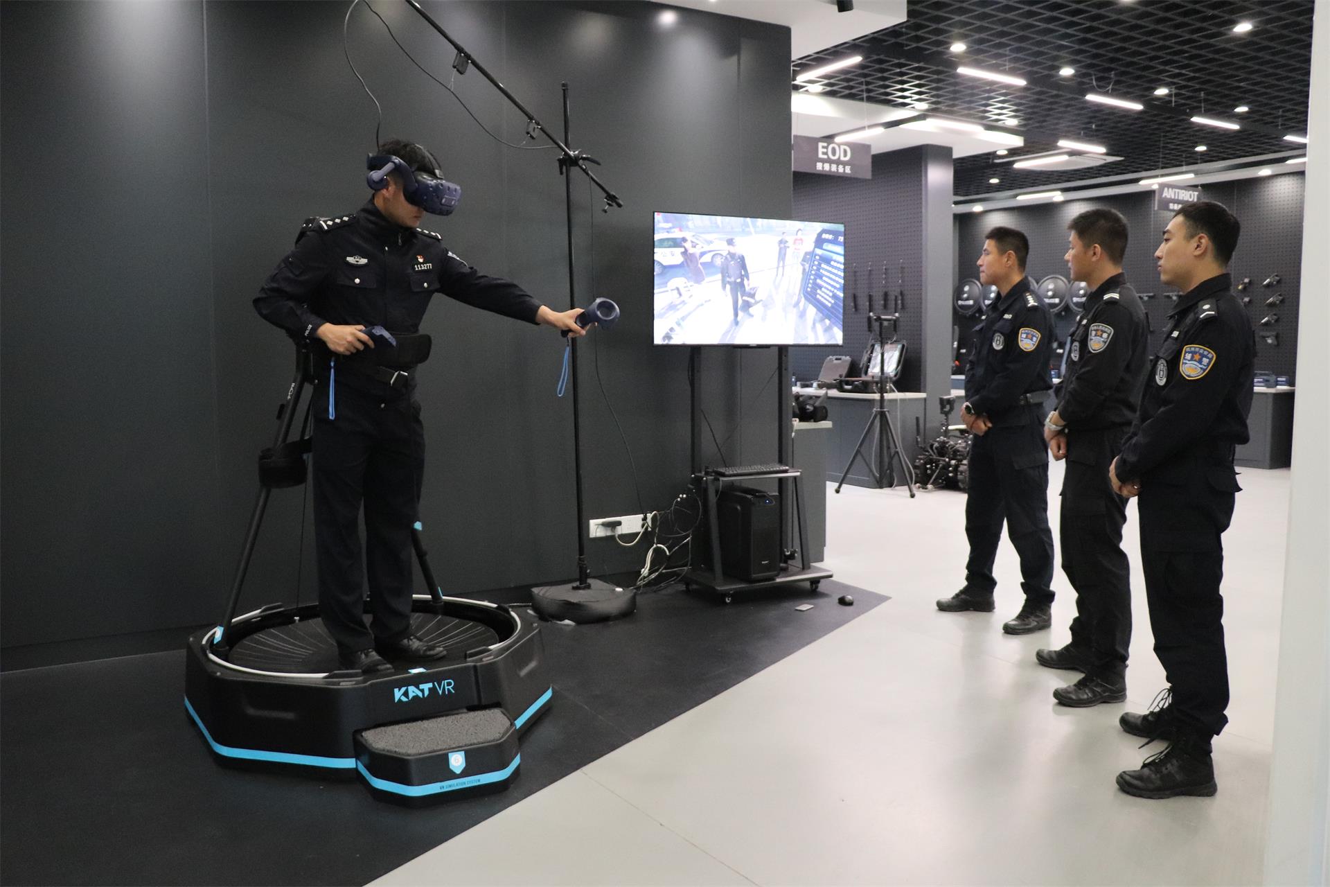 是德科技：2025年超越瓶颈：人工智能集群组网报告(图1)