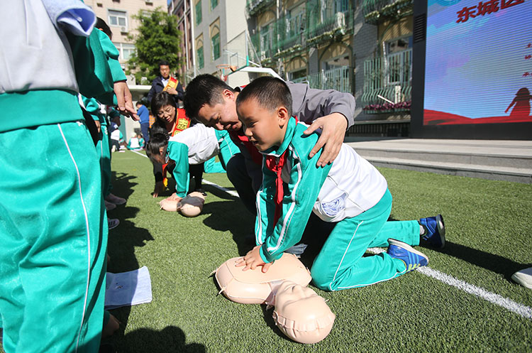 中国飞船300万一张旅游票第一批上天的10人身份曝光真没想到(图1)