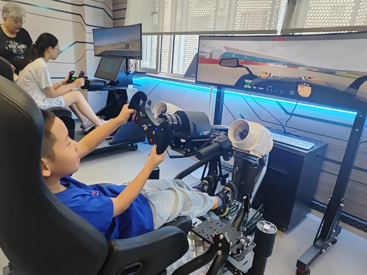 极智嘉(02590)签约“清华具身五杰”之一赵昊任首席科学家剑指具身智能技术高地(图1)